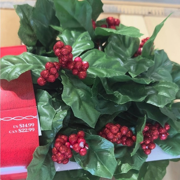 Set of 3 Holiday Garland with Red Berries (3 x 6ft) - Picture 5 of 5